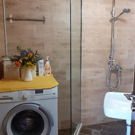 Maria Papada's Traditional Willa Kondostavlos