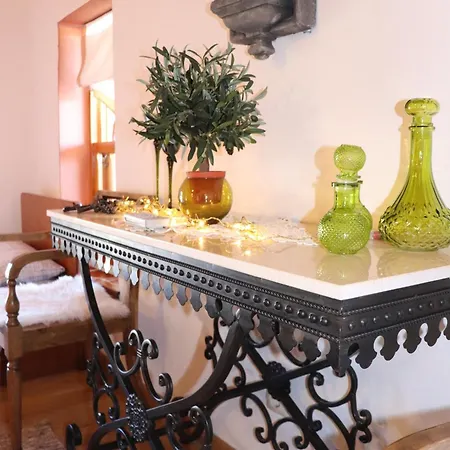 Willa Maria Papada's Traditional Kondostavlos