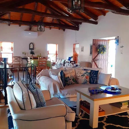 Willa Maria Papada's Traditional Kondostavlos