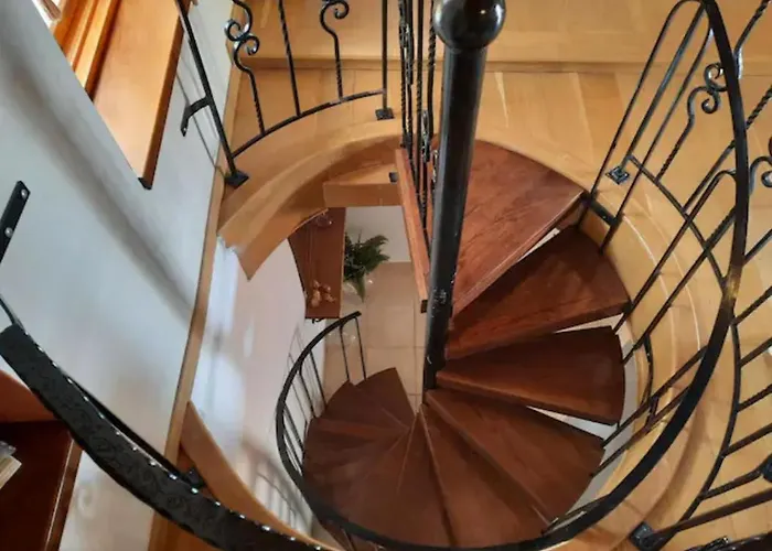 Maria Papada's Traditional * Kondostavlos