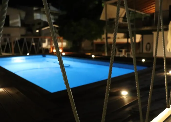 Willa Maria Papada's Traditional Kondostavlos