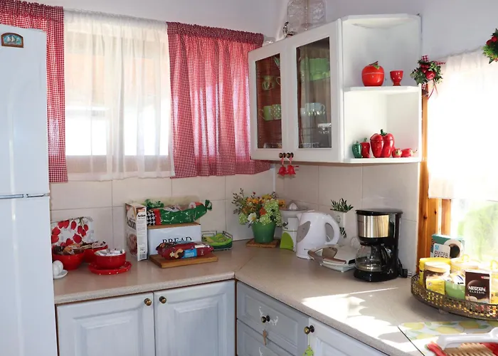 Willa Maria Papada's Traditional